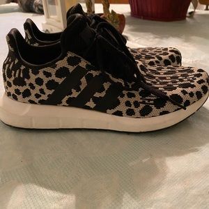 Adidas originals swift run leopard. Like new condition size 7